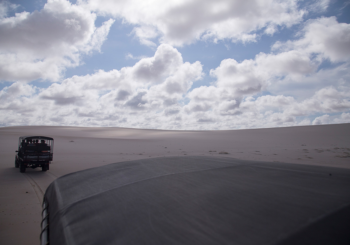 View of a 4X4 travelling across Lençóis Maranhenses