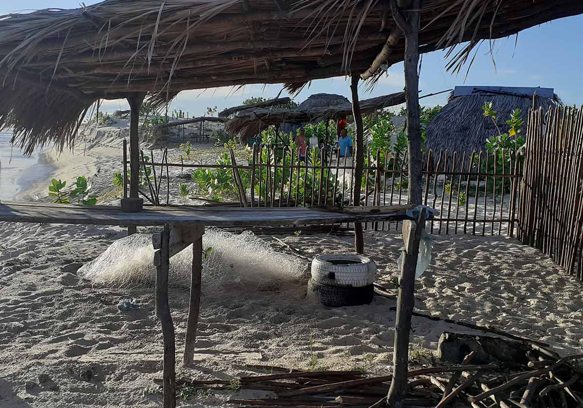 A cabana on the sand bank of Brasília