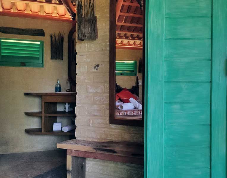 Interior view of the Standard Chalet Double Room at Convento, Atins.