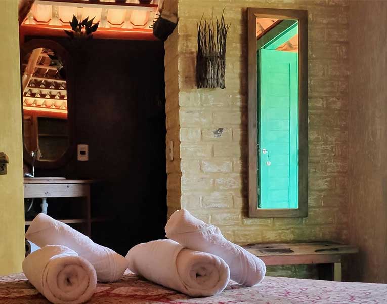 Interior view of the Standard Chalet Double Room at Convento, Atins.